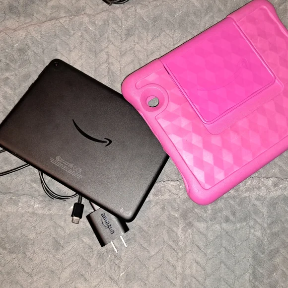 Amazon Kids Tablet with Pink Case - Picture 3 of 7